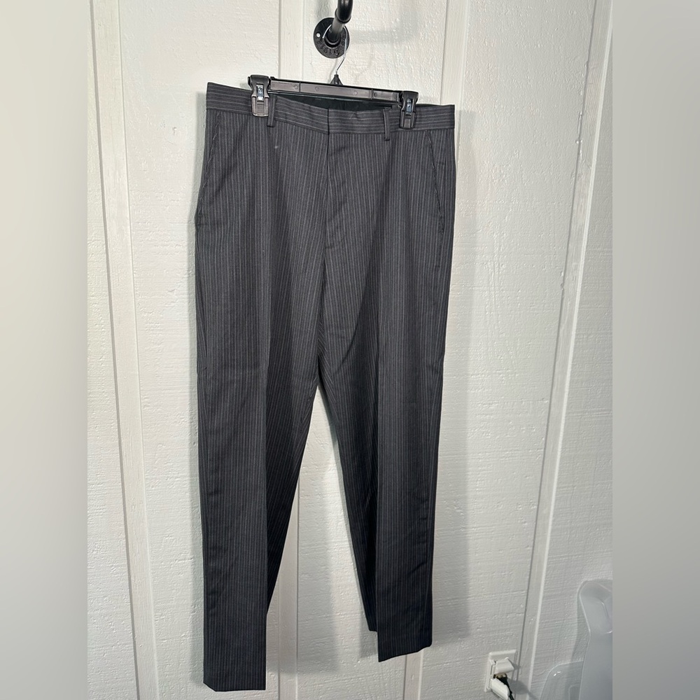 Banana Republic Gray Pin Stripe Men’s Pants Size 35 x 32 EUC